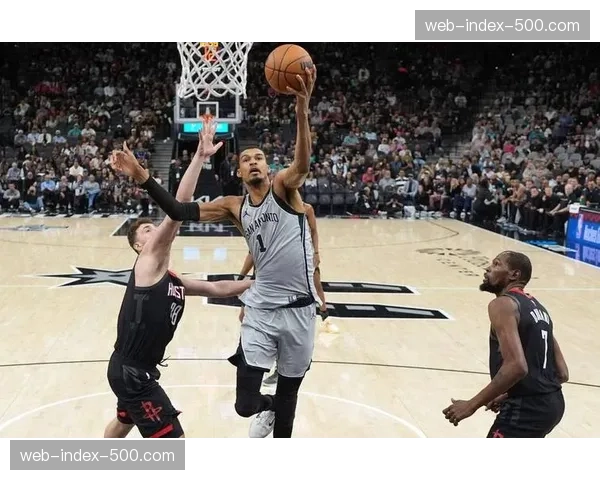 开拓者三分命中率仅32.4%效率低下，16次失误送给马刺26分进攻机会